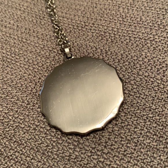 WHBM Abalone Pendant Necklace Silver Tone Metal - Picture 10 of 11